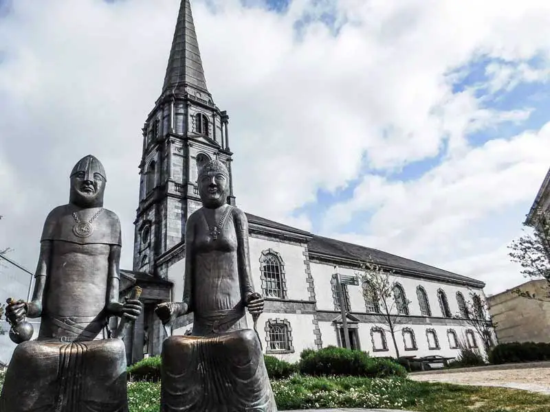 Statue of Strongbow and Princess Aoife, Waterford