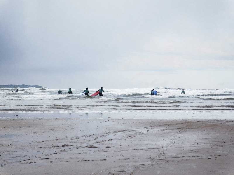Surfers, Tullan Strand