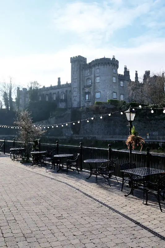 River Court Hotel with view over Kilkenny Castle