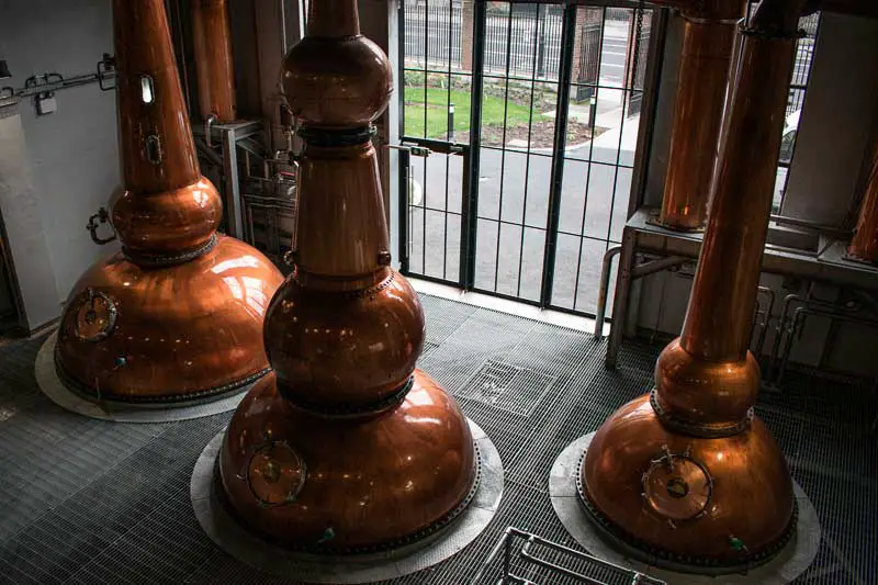Les alambics de la distillerie Roe & Co à Dublin