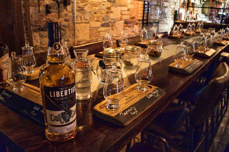 Dégustation de whisky à la Dublin Liberties Distillery