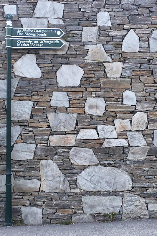 Panneau signalétique en irlandais