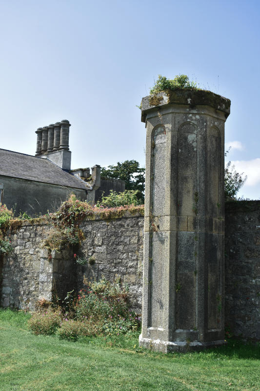 Vieux pilier autour de Borris House dans le comté de Carlow